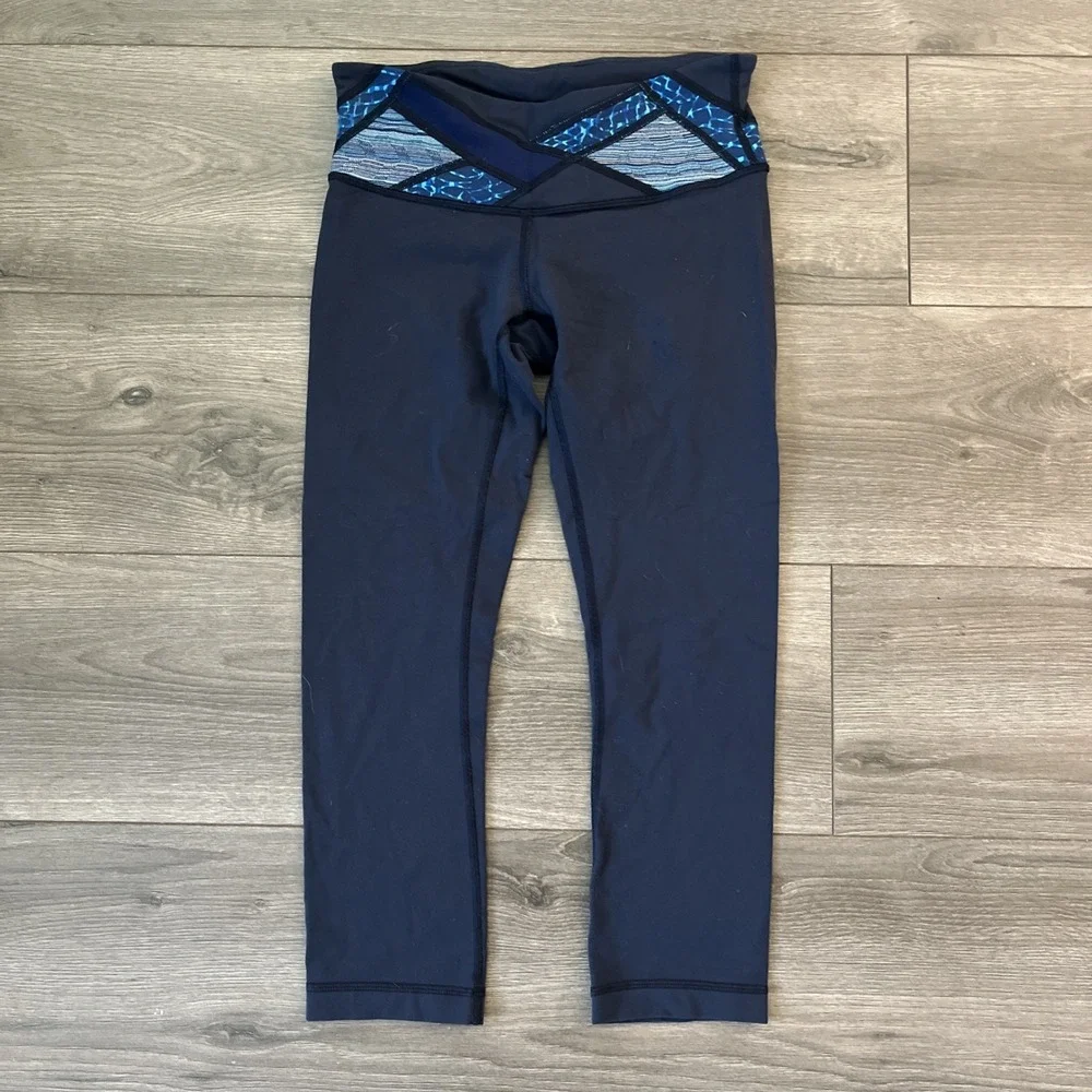 Lululemon Womens Sz 4 Capri Leggings Dark Blue